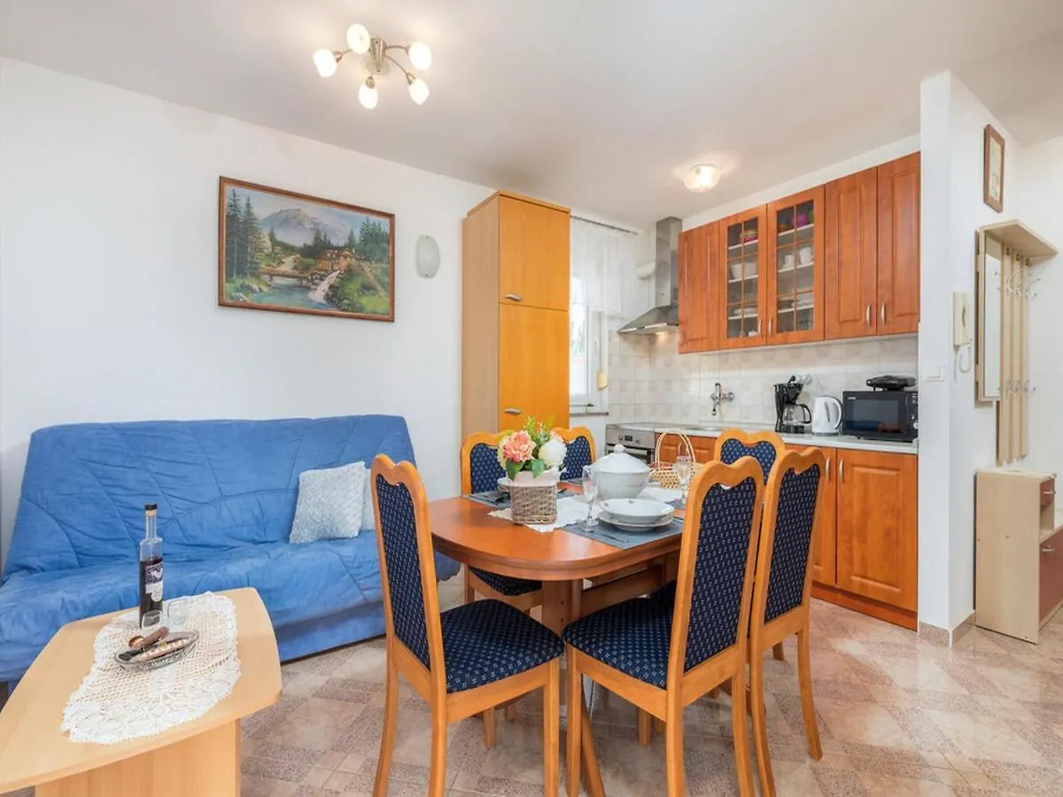 Apartment Dana Fazana