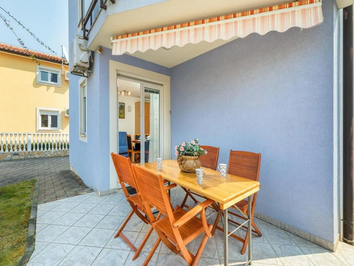 Apartment Dana Fazana
