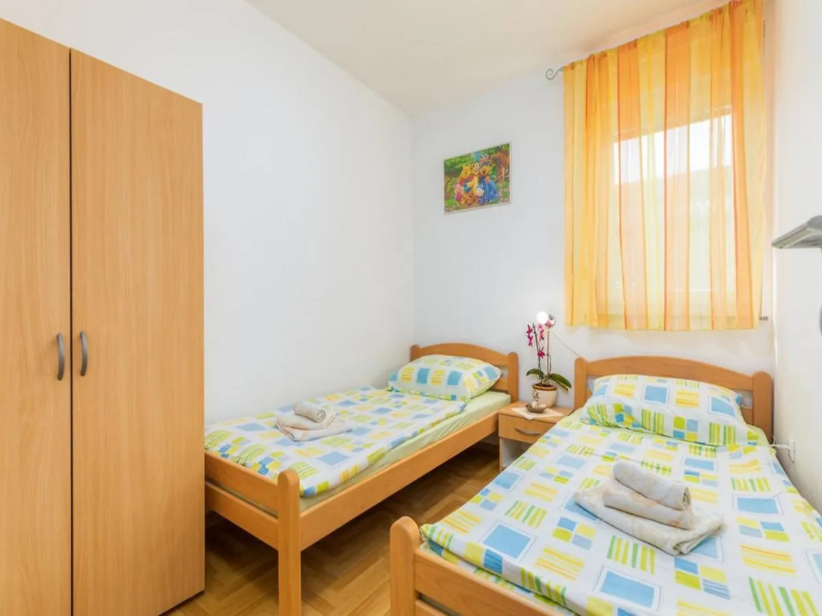 Apartment Dana Fazana