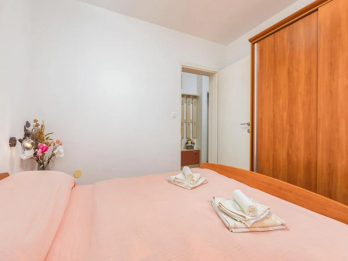 Apartment Dana Fazana 0*,